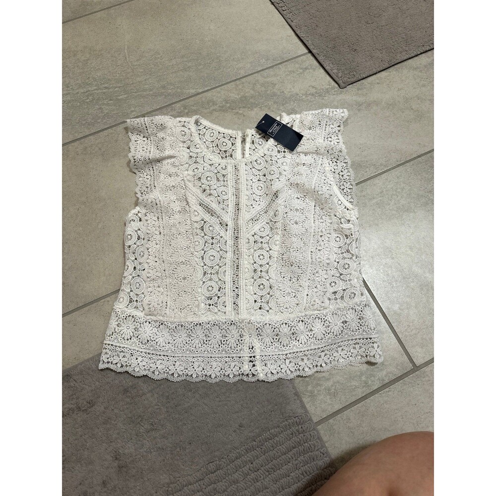 Brand new Abercrombie and Fitch top - Picture 1 of 3